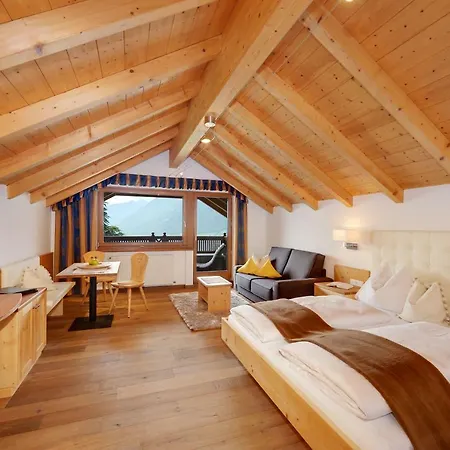 Hotel Small Sonne Tirolo